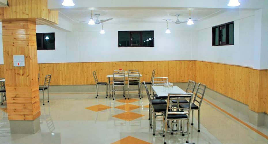 Triden Kashmir Resort, Srinagar 4